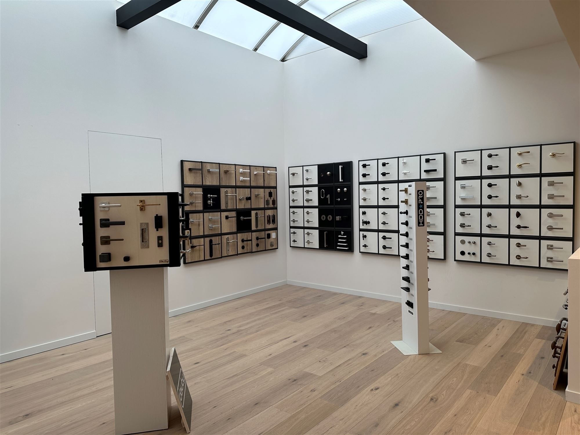 KMO-unit met kantoorruimte en toonzaal foto 28