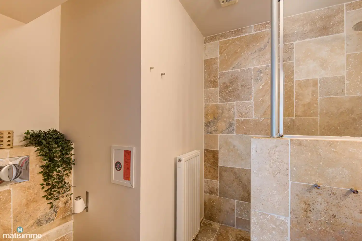 UNIEK 2-SLAAPKAMERAPPARTEMENT MET 2 ENSUITE BADKAMERS, KELDERBERGING EN RUIME BINNENKOER IN DE STADSKERN VAN TONGEREN foto 25