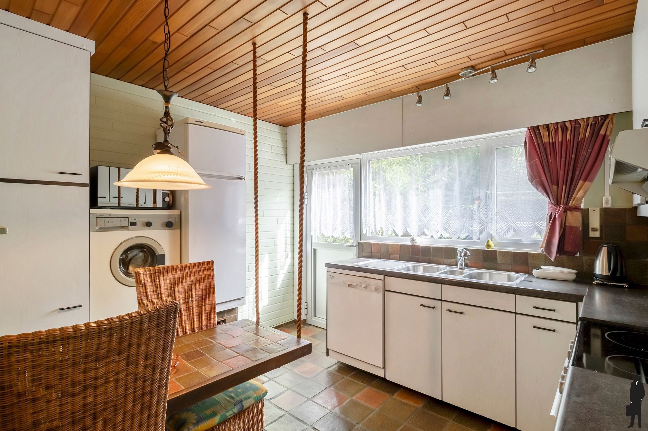 Vrijstaande gelijkvloers woning op prachtig perceel van ca. 1436 m² foto 9