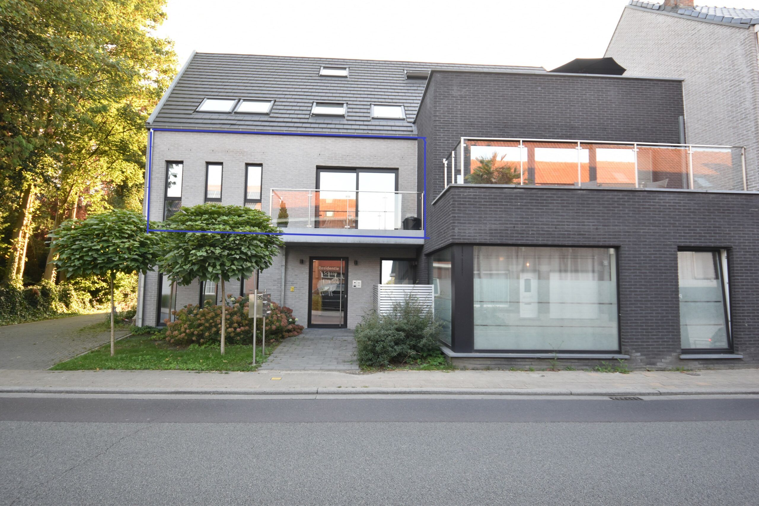 Prachtig appartement met groot terras en autostaanplaats in Nieuwkerken-Waas foto {{pictureIndex}}