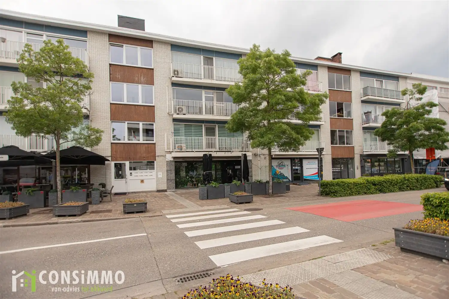 Instapklaar appartement met 2 slaapkamers en parking in Zutendaal-Centrum foto {{pictureIndex}}