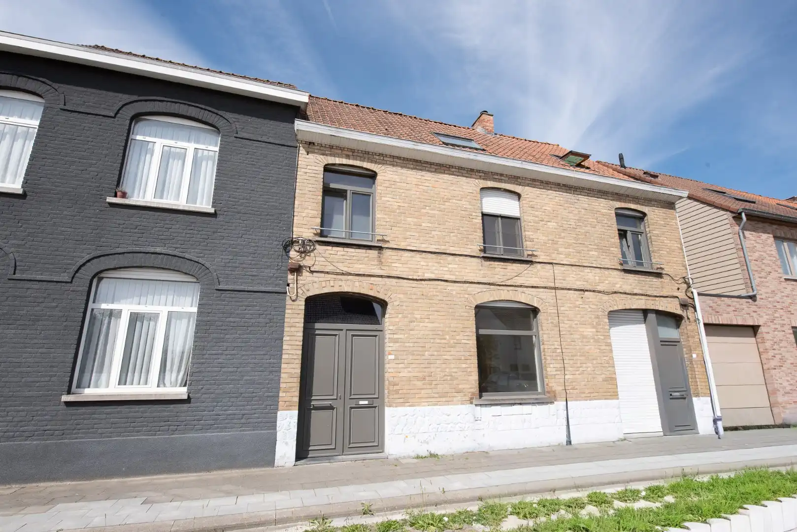 Ruime woning te Dentergem. foto {{pictureIndex}}