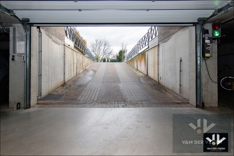 Zeer ruim, lichtrijk en instapklaar gelijkvloers appartement met tuin en gedeeltelijk overdekt terras in het centrum van Kortessem foto 13