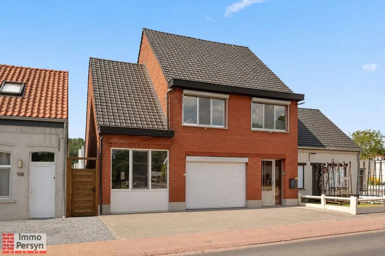 Ruime af te werken woning met nieuw dak, vernieuwde elektriciteit en diepe tuin  (EPC D) foto 2