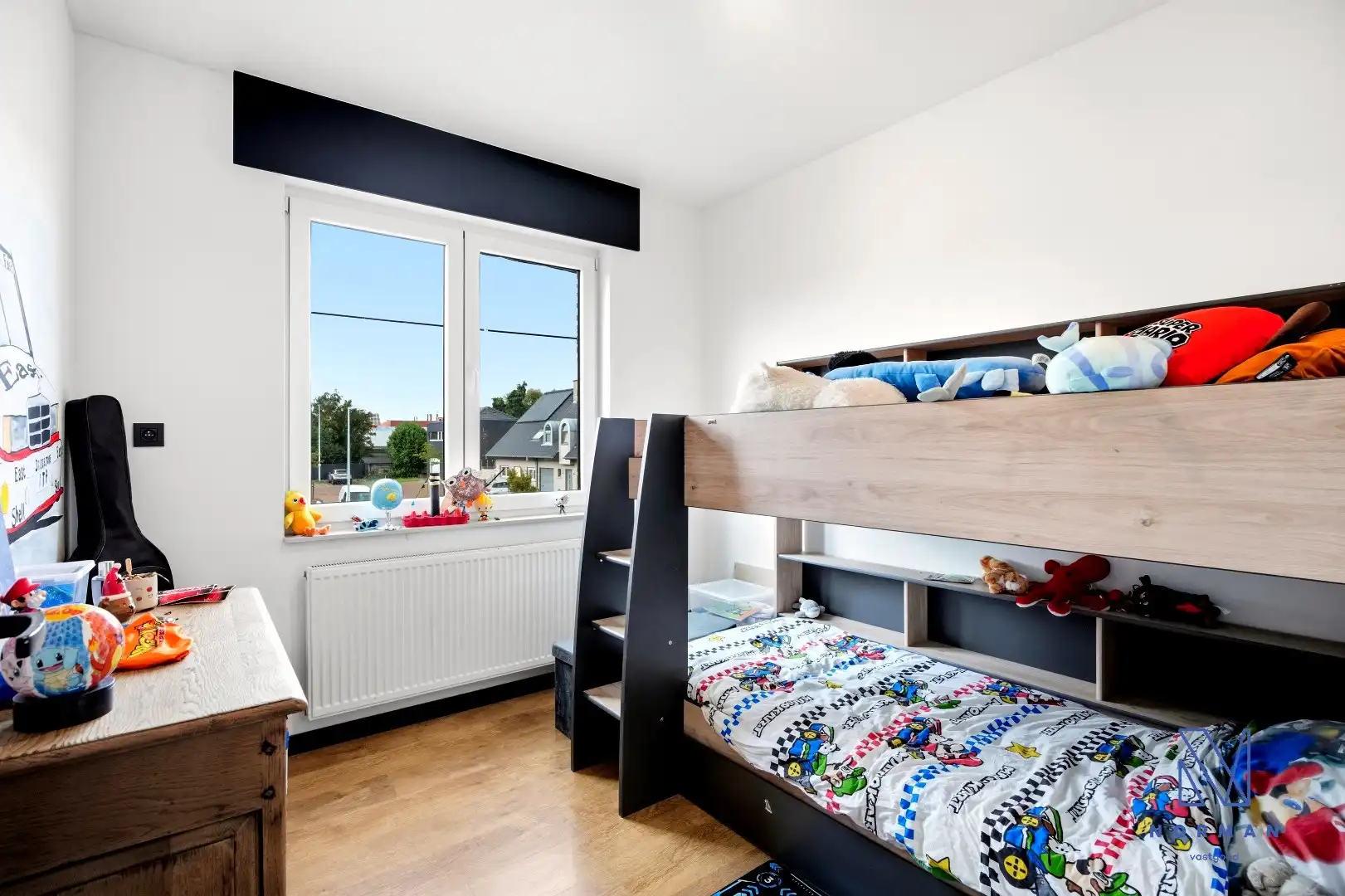 Instapklare gezinswoning met 4 slaapkamers, 2 badkamers en zuidgerichte tuin in Wevelgem foto 11