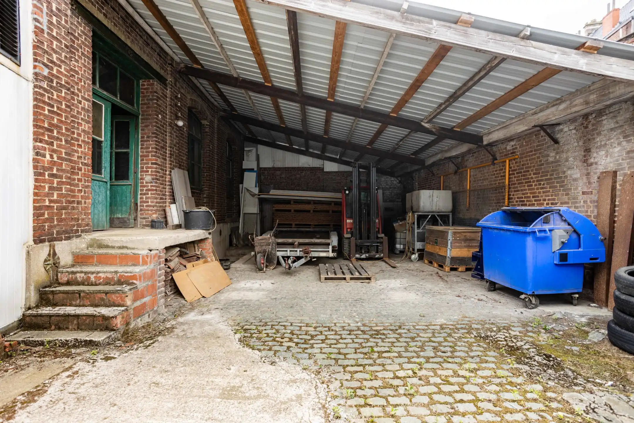 VEELZIJDIG RENOVATIE- EN ONTWIKKELINGSPROJECT foto 16