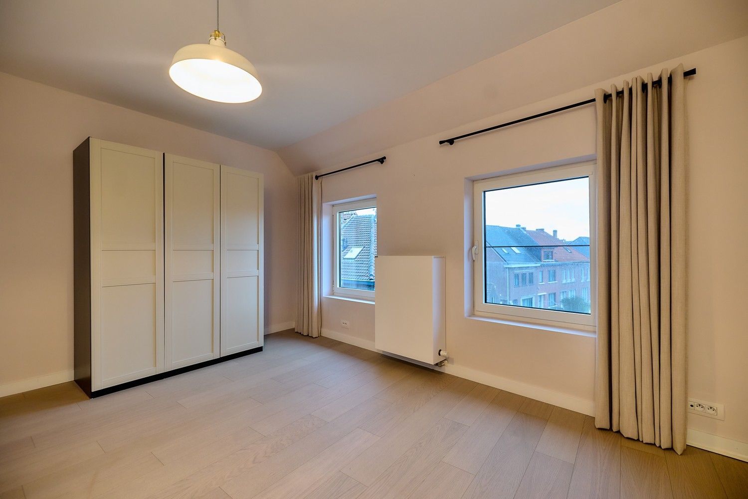 Gerenoveerde interbellum burgerwoning met 4 slaapkamers en grote tuin. foto 16