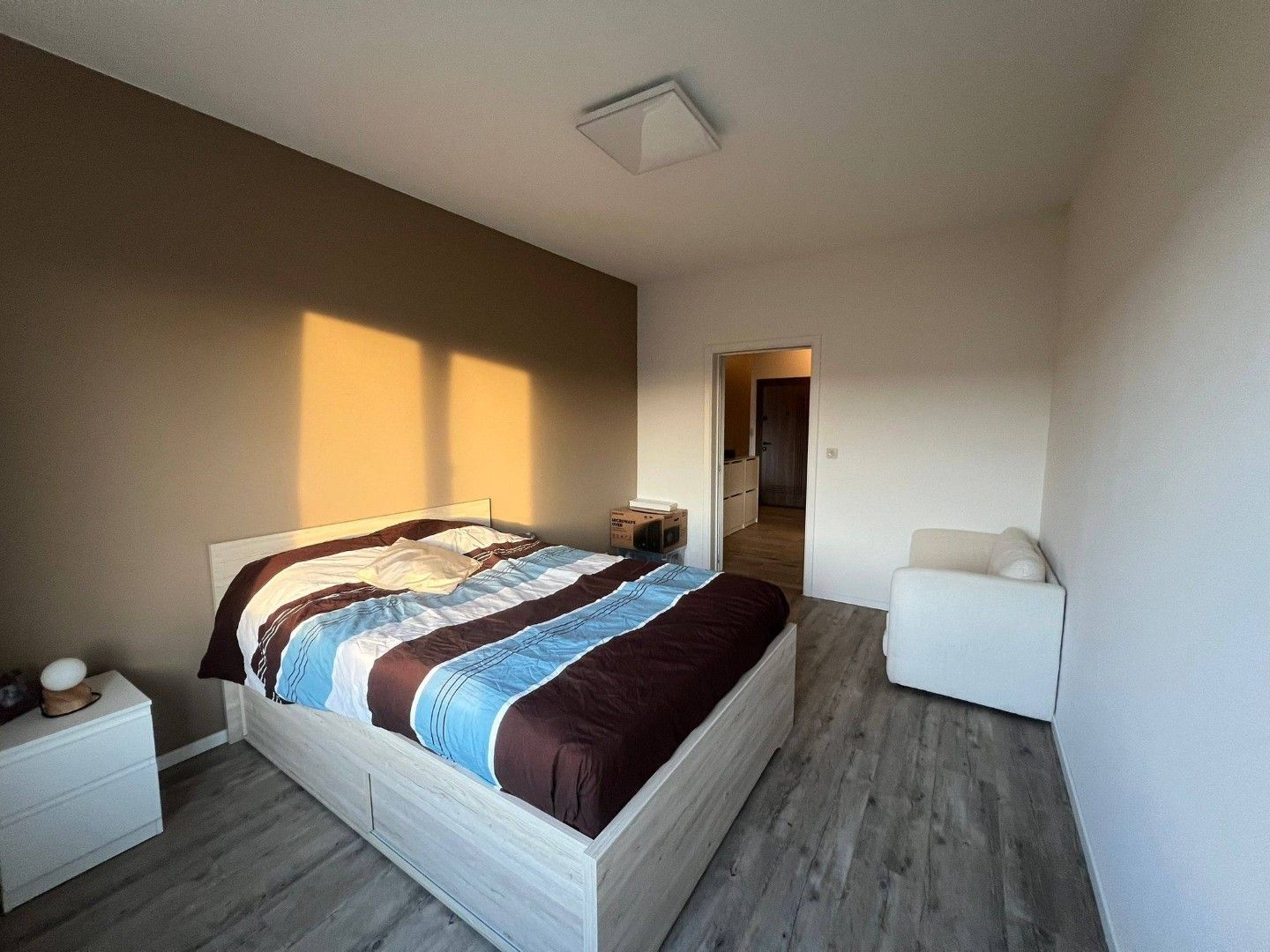Ruim en lichtrijk appartement met 2 slaapkamers  foto 8