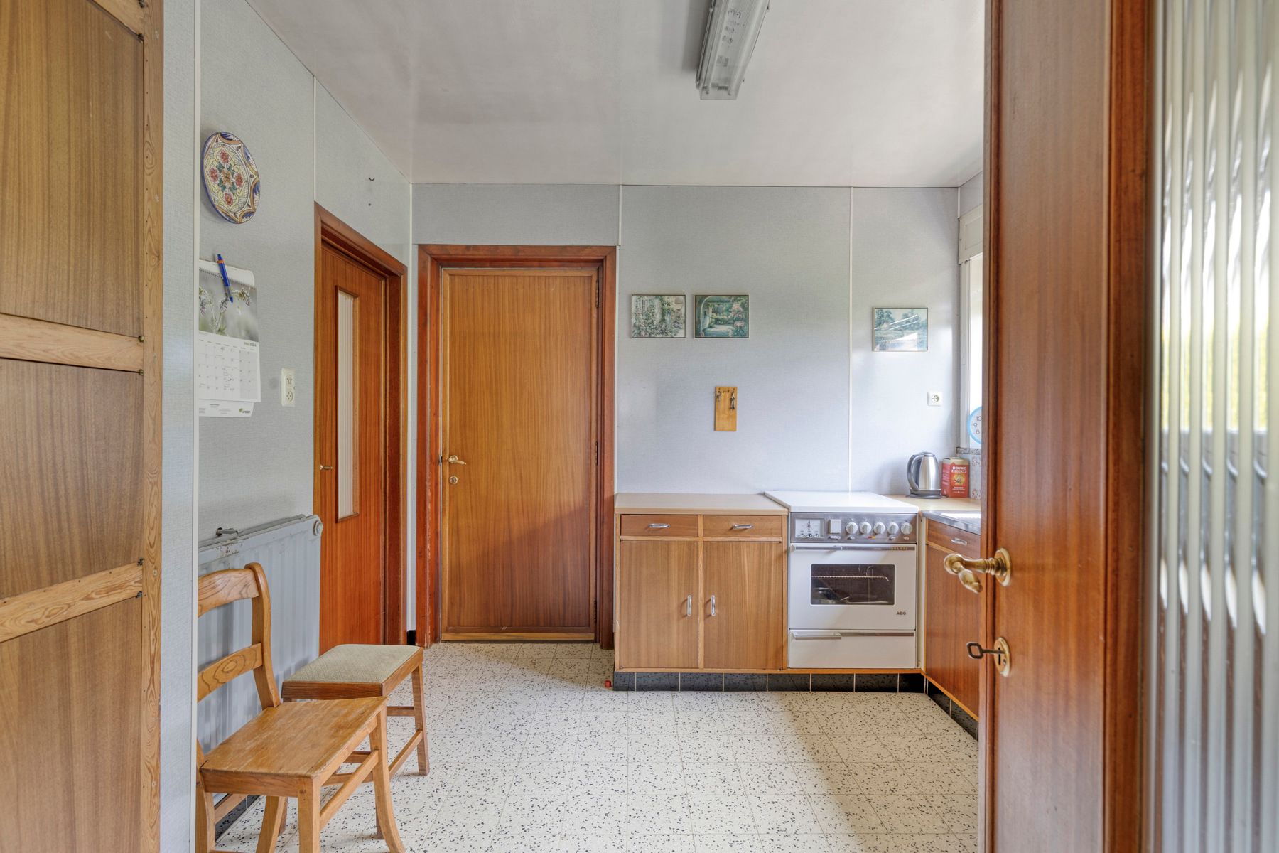 Goed gelegen villa met 3 slaapkamers, garage en tuin foto 9