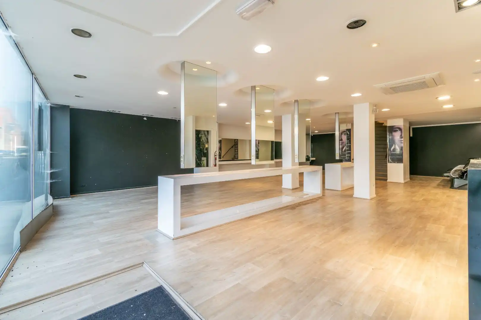 ZEER RUIM DUPLEX KANTOOR-EN/OF COMM. RUIMTE (261m²) ! foto 3