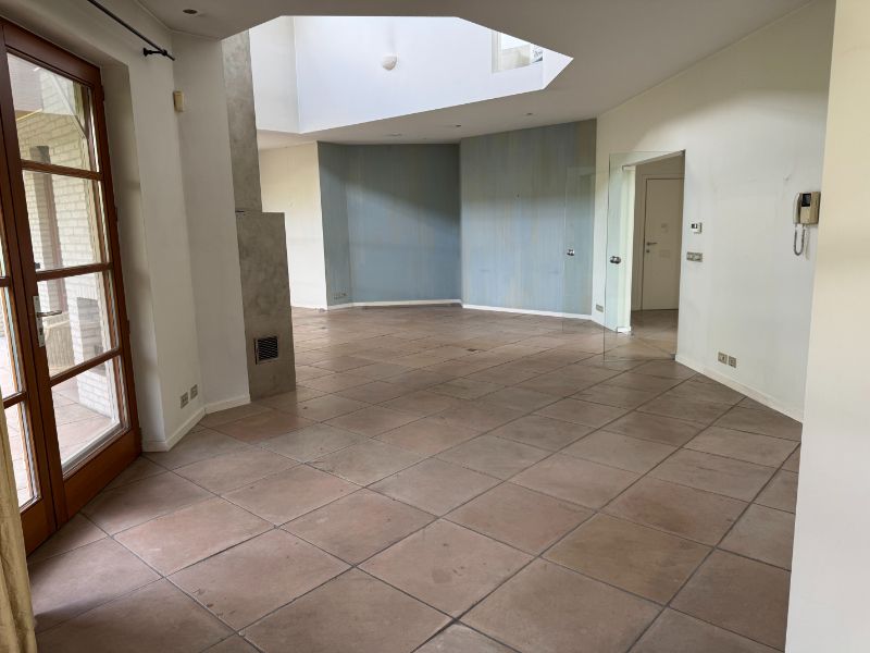 TE HUUR villa in rustige buurt foto 6