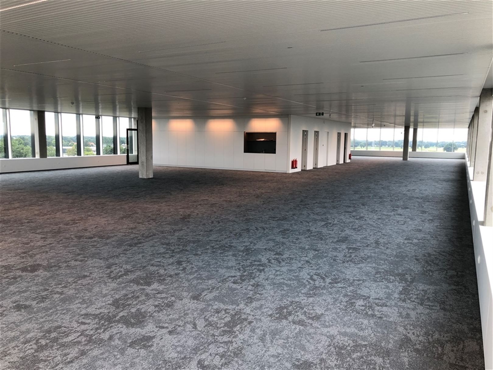 Nieuwbouwkantoren in Square One met lichtinval foto 4
