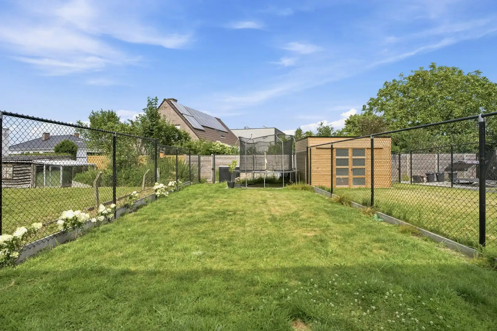 Perfect instapklare woning met 3 slks en tuin in een gegeerde autoluwe buurt te Heule foto 2