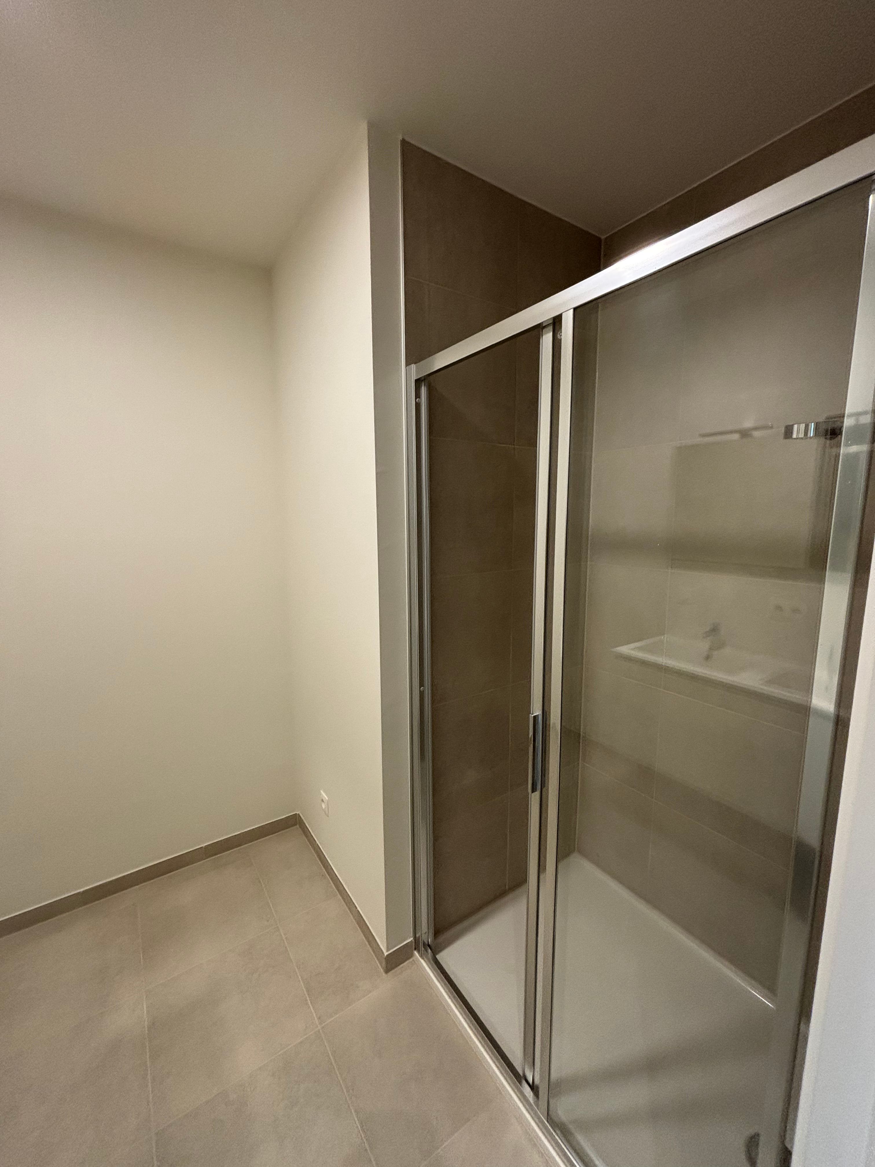 Nieuwbouw 2-slaapkamerappartement met terras foto 5