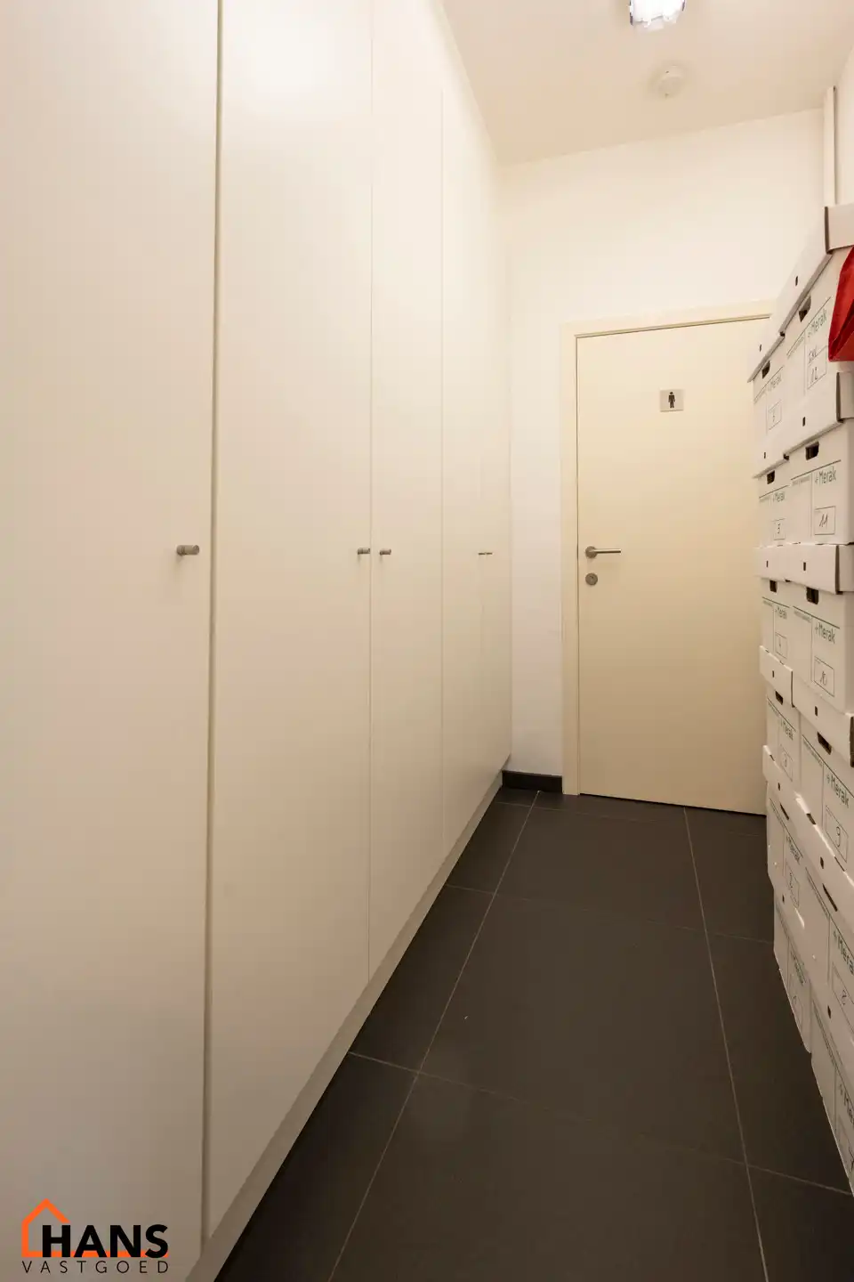 Ruim en praktisch ingedeeld kantoor met diverse mogelijkheden foto 11