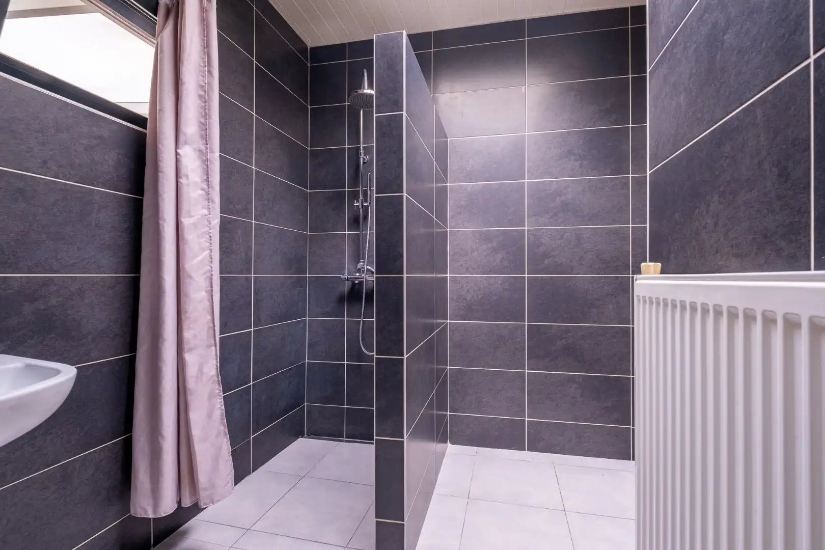 Ruime woning met 3 slaapkamers foto 14