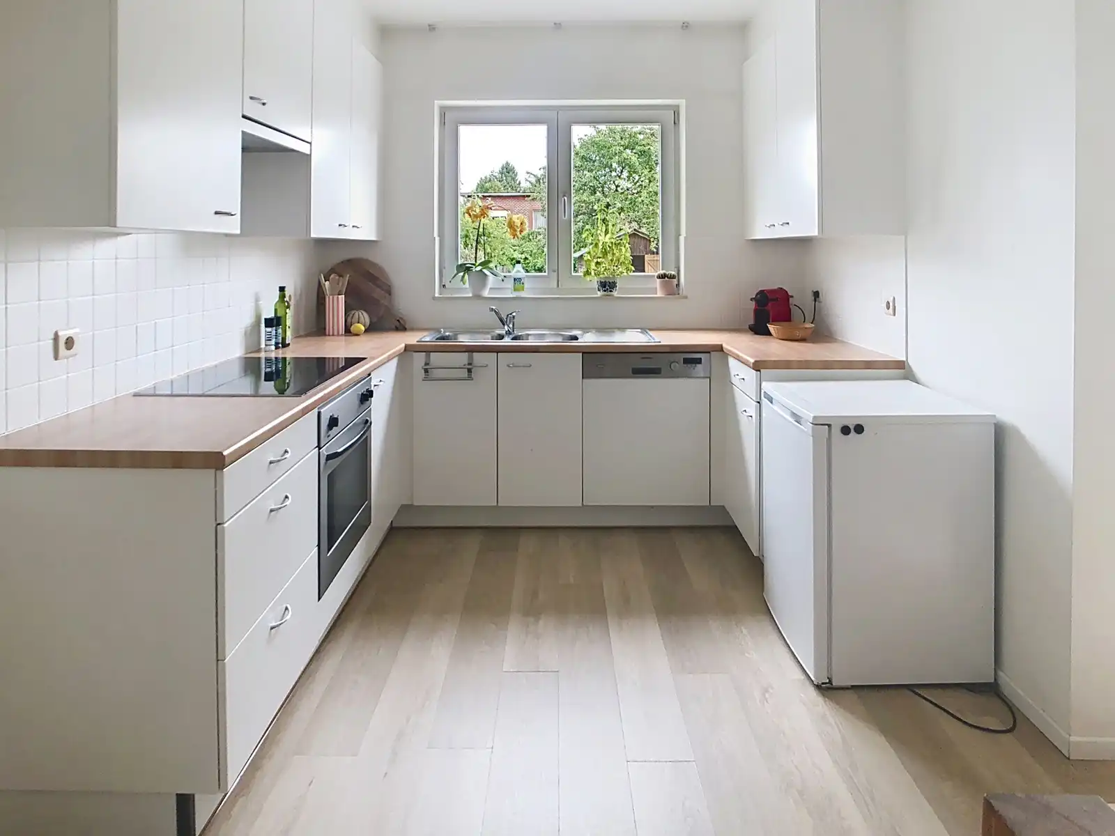Nabij centrum: woning met 3 slaapkamers, tuin en garage foto 7