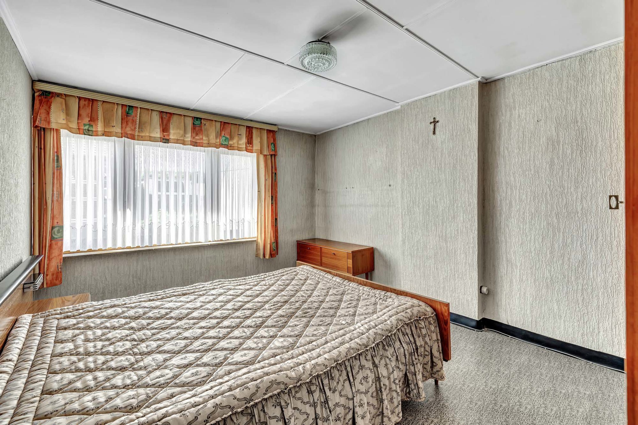 Te renoveren woning met naastliggende grond foto 13
