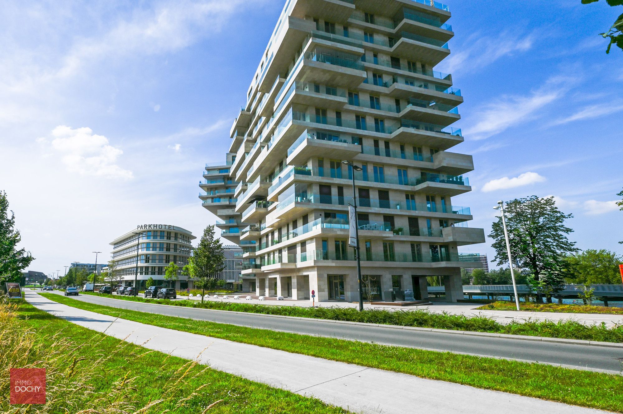 Ruim appartement met wintertuin en zongericht terras foto 2