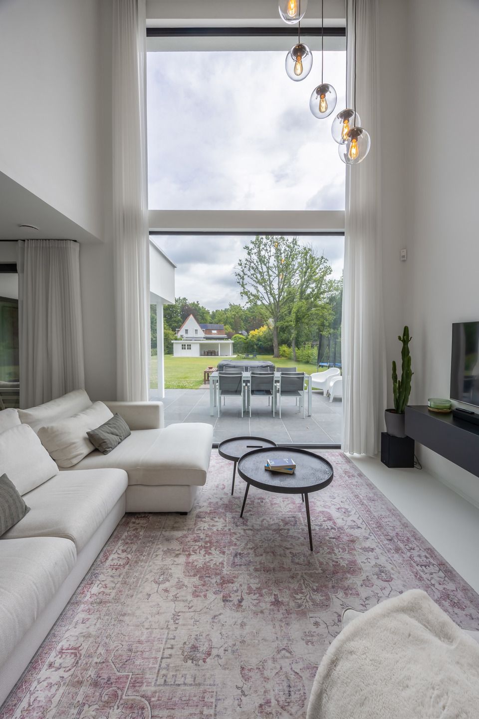 Licht en ruimte in strakke designwoning foto 13