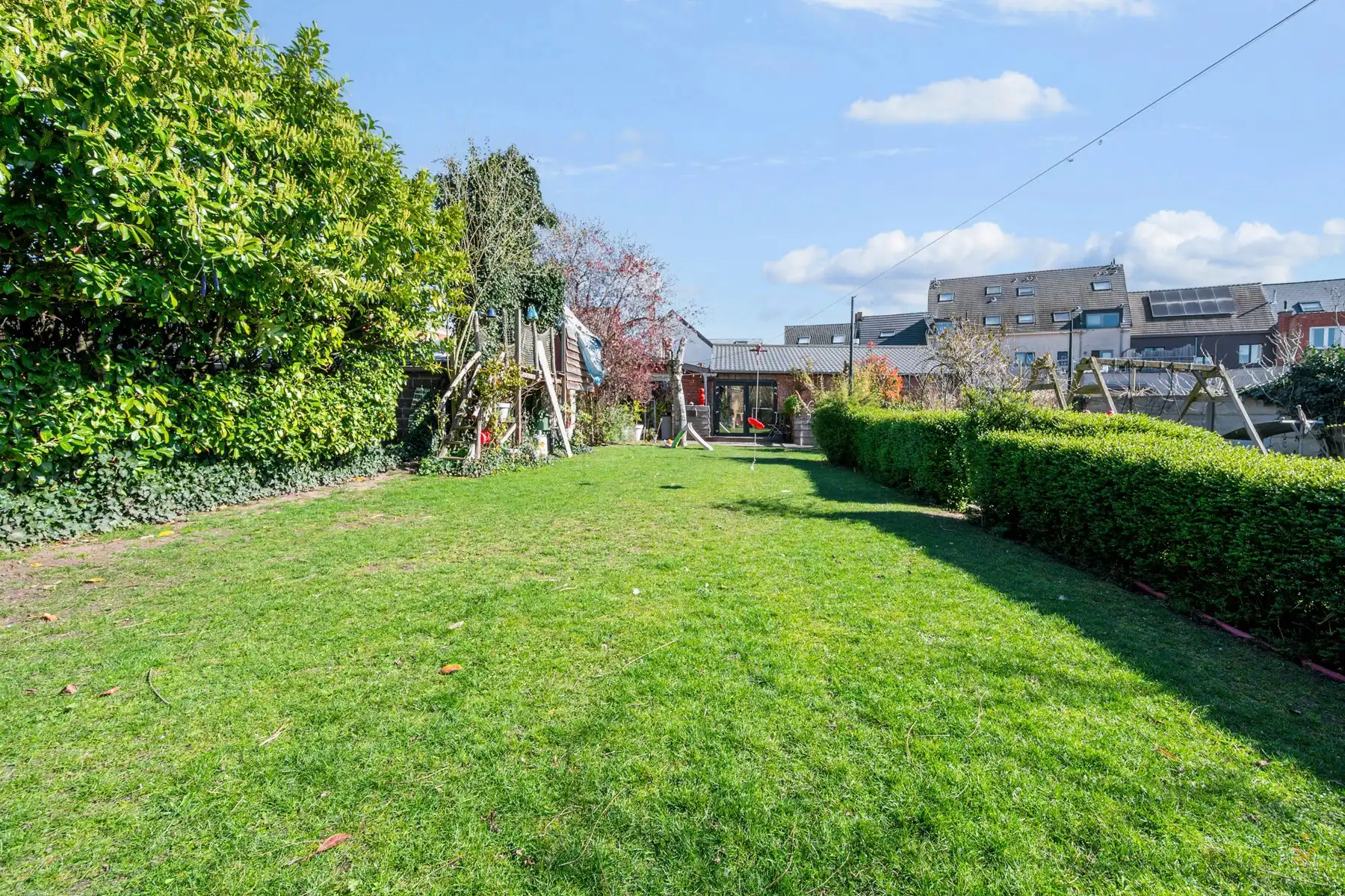 Uniek perceel met 2 volwaardige woningen en gedeelde tuin!  foto 3