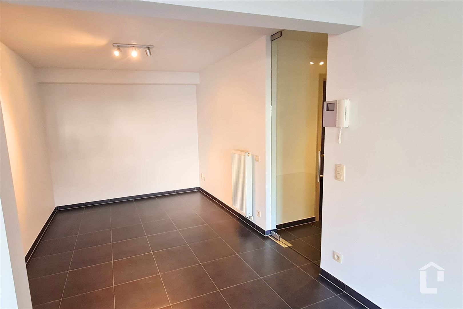 Ruim gelijkvloers appartement met eigen tuin foto 5