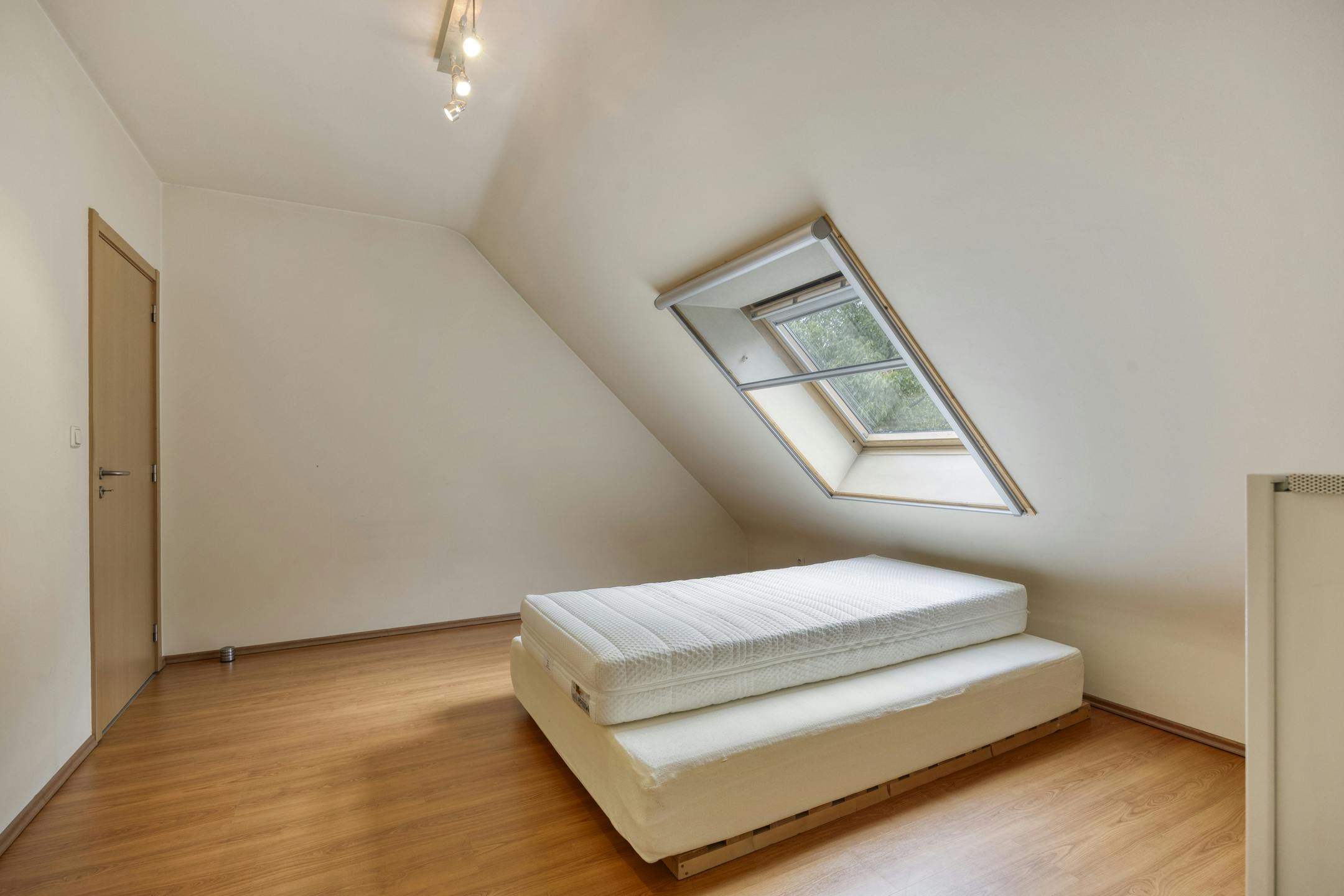 Instapklaar appartement met staanplaats en groot terras nabij centrum Diepenbeek foto 11