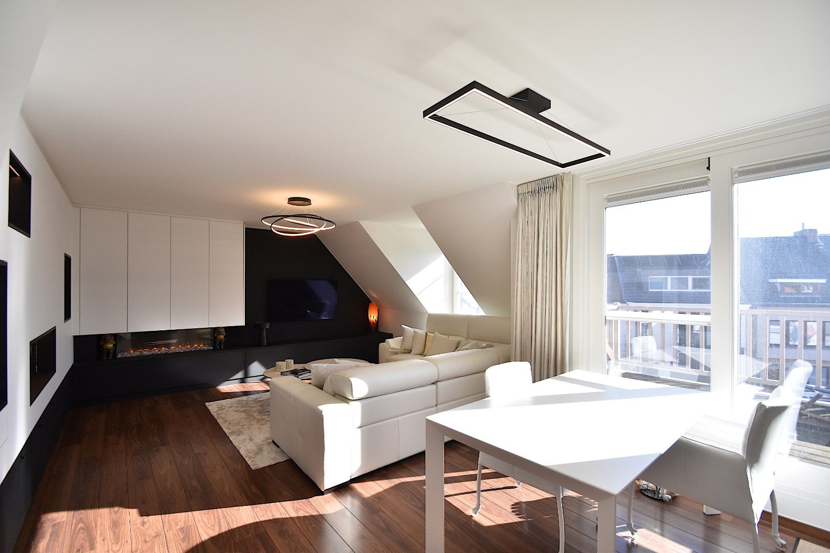 Luxueus, afgewerkt duplex appartement met 3 slaapkamers. foto 2