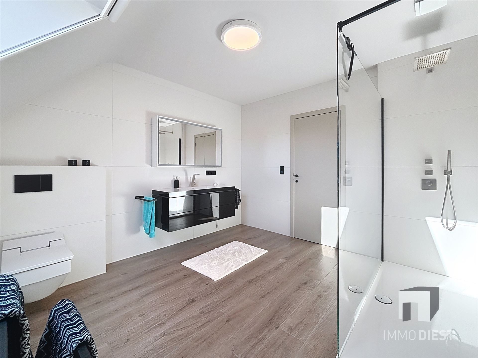 Villa met 5 slpk op 74,11are en zuidgerichte tuin foto 42