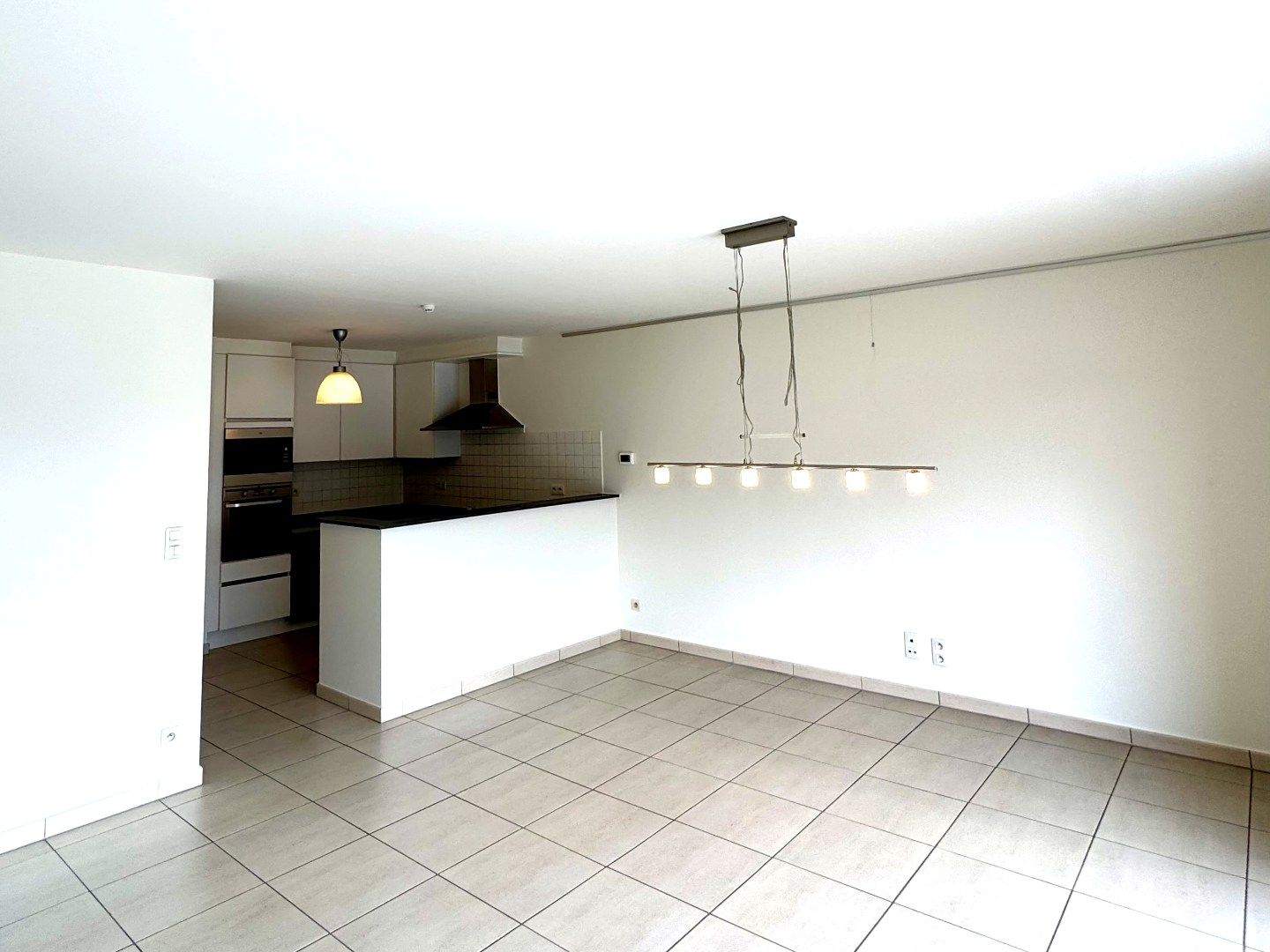 Appartement op centrale ligging te Sint-Andries foto 3