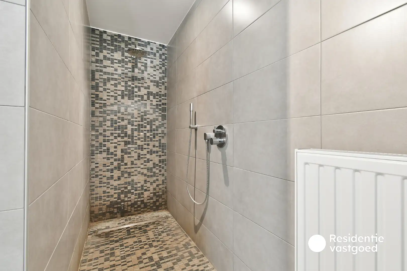 Zeer ruim en modern appartement te huur in Eernegem foto 15