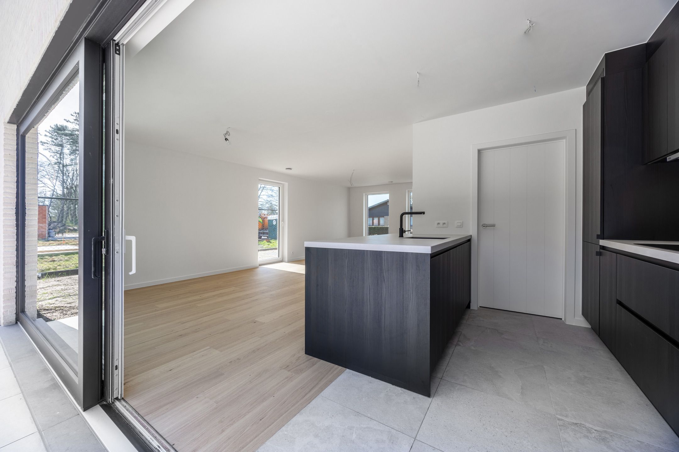 Stijlvolle nieuwbouwkoppelwoning met adembenemend boszicht foto 20