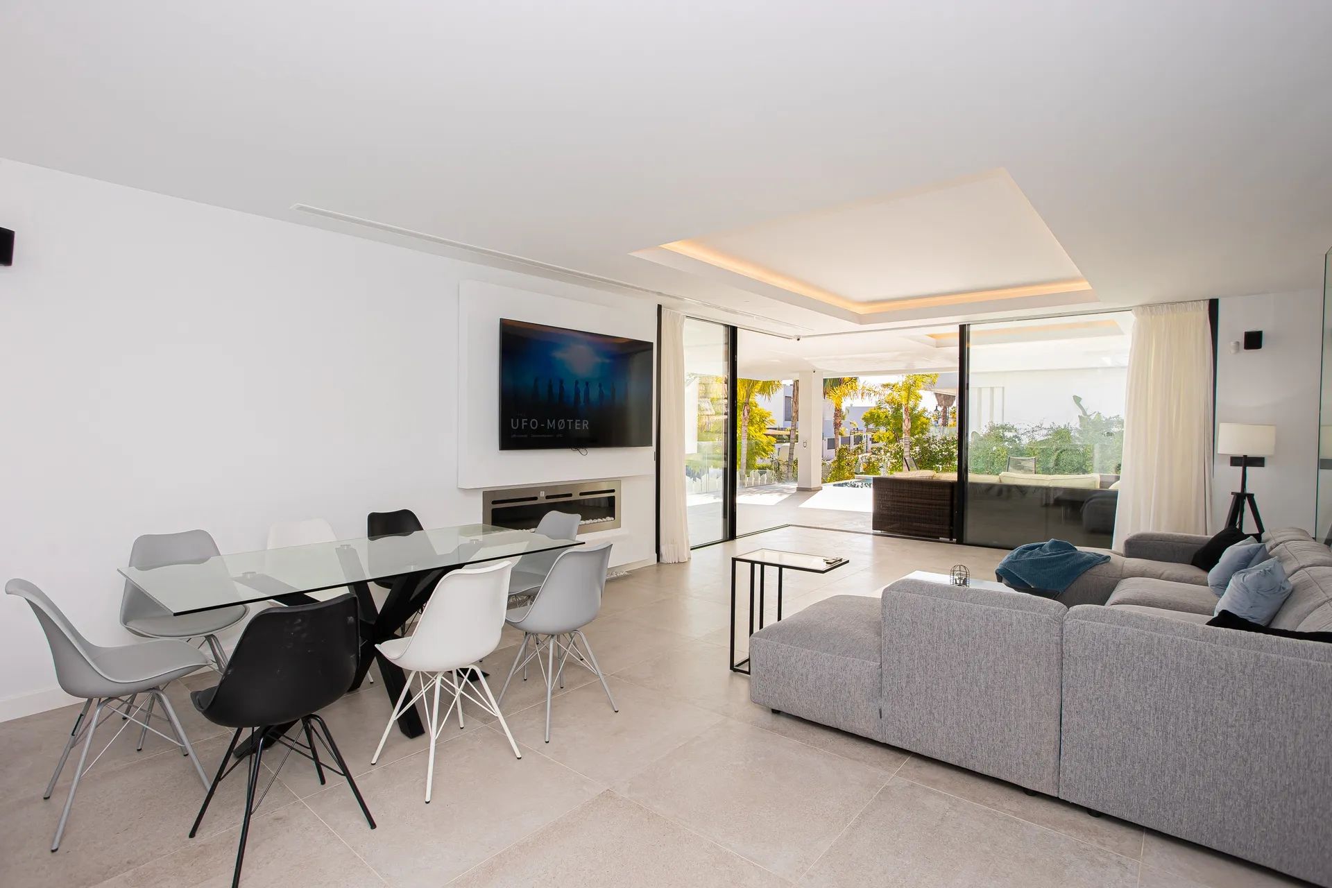 Adembenemende nieuwbouw villa - unieke kans om te genieten van een ongeëvenaarde levensstijl vol luxe en recreatie foto 4
