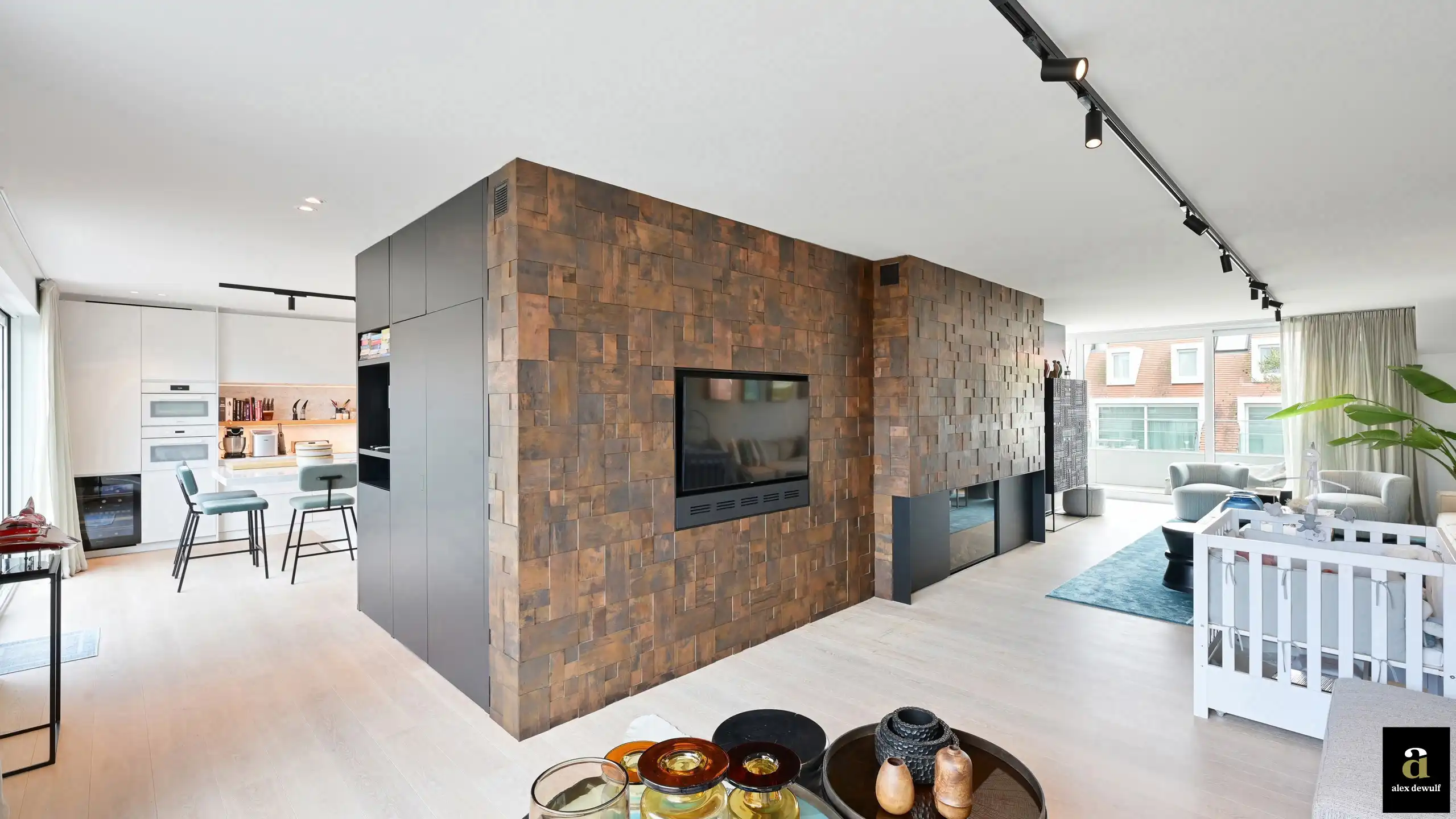 Licht en modern duplexappartement, gelegen vlakbij Zeedijk en Rubensplein. foto 10