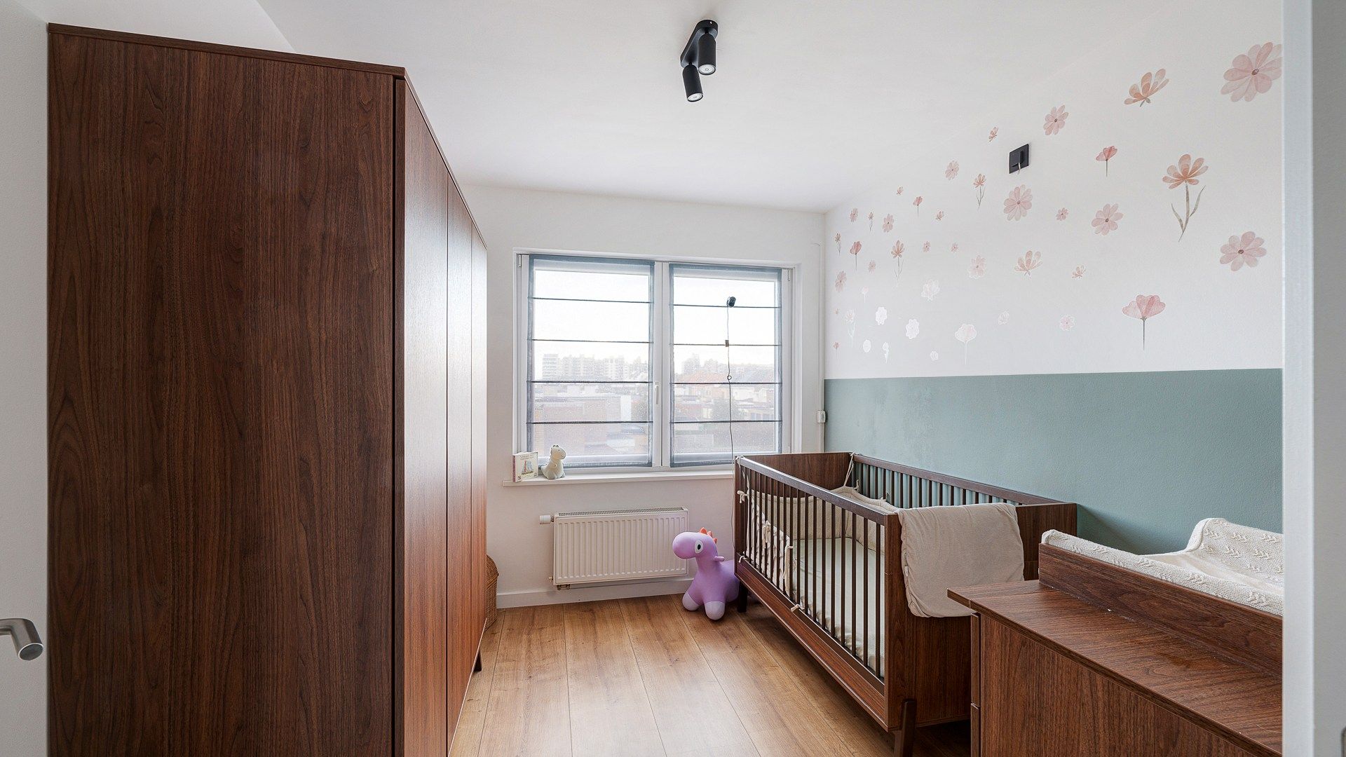 Halfopen woning met 2 garages en tuin te Heist foto 17