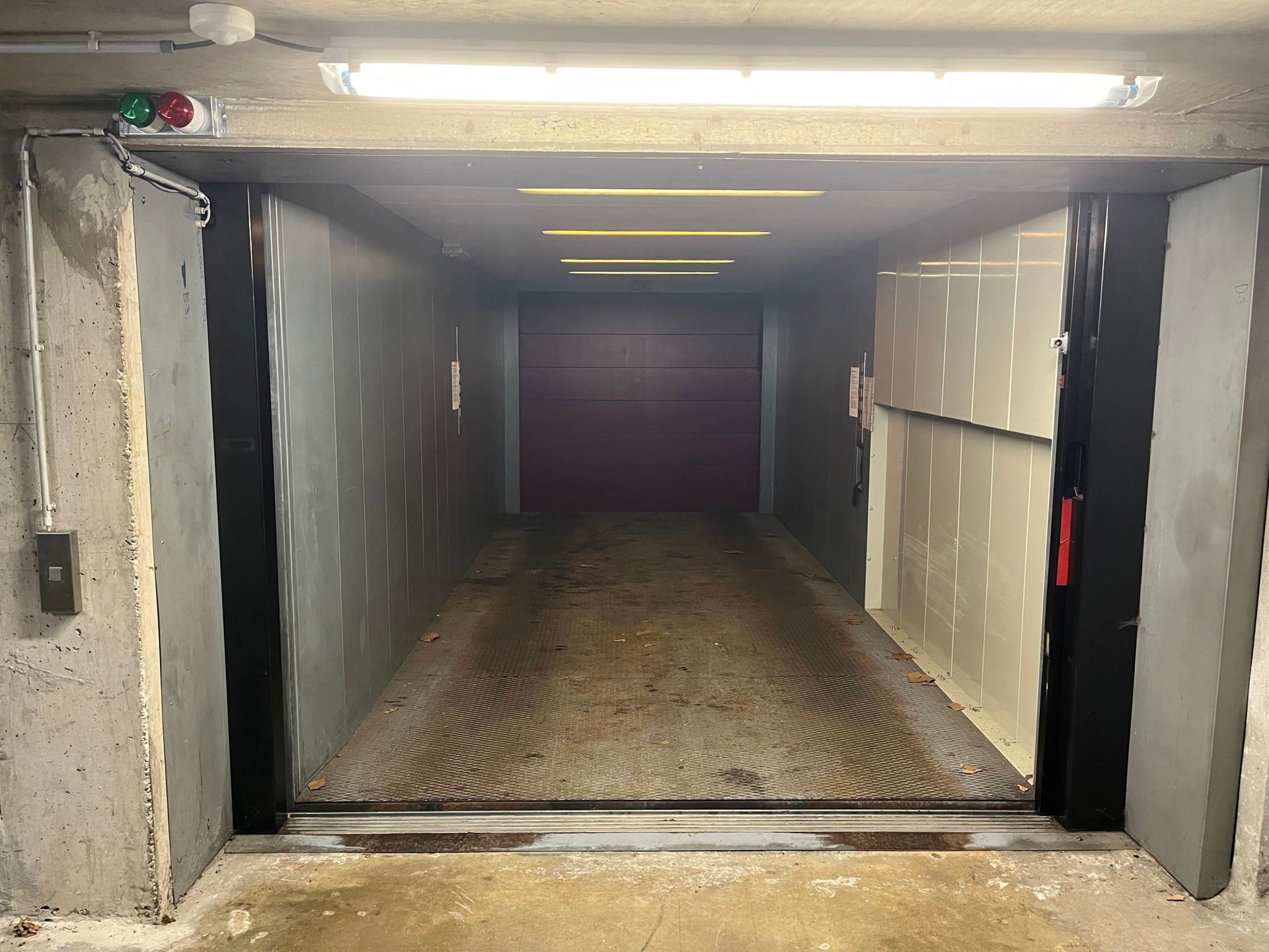 Autostaanplaats in ondergrondse garage op goede locatie! foto 3