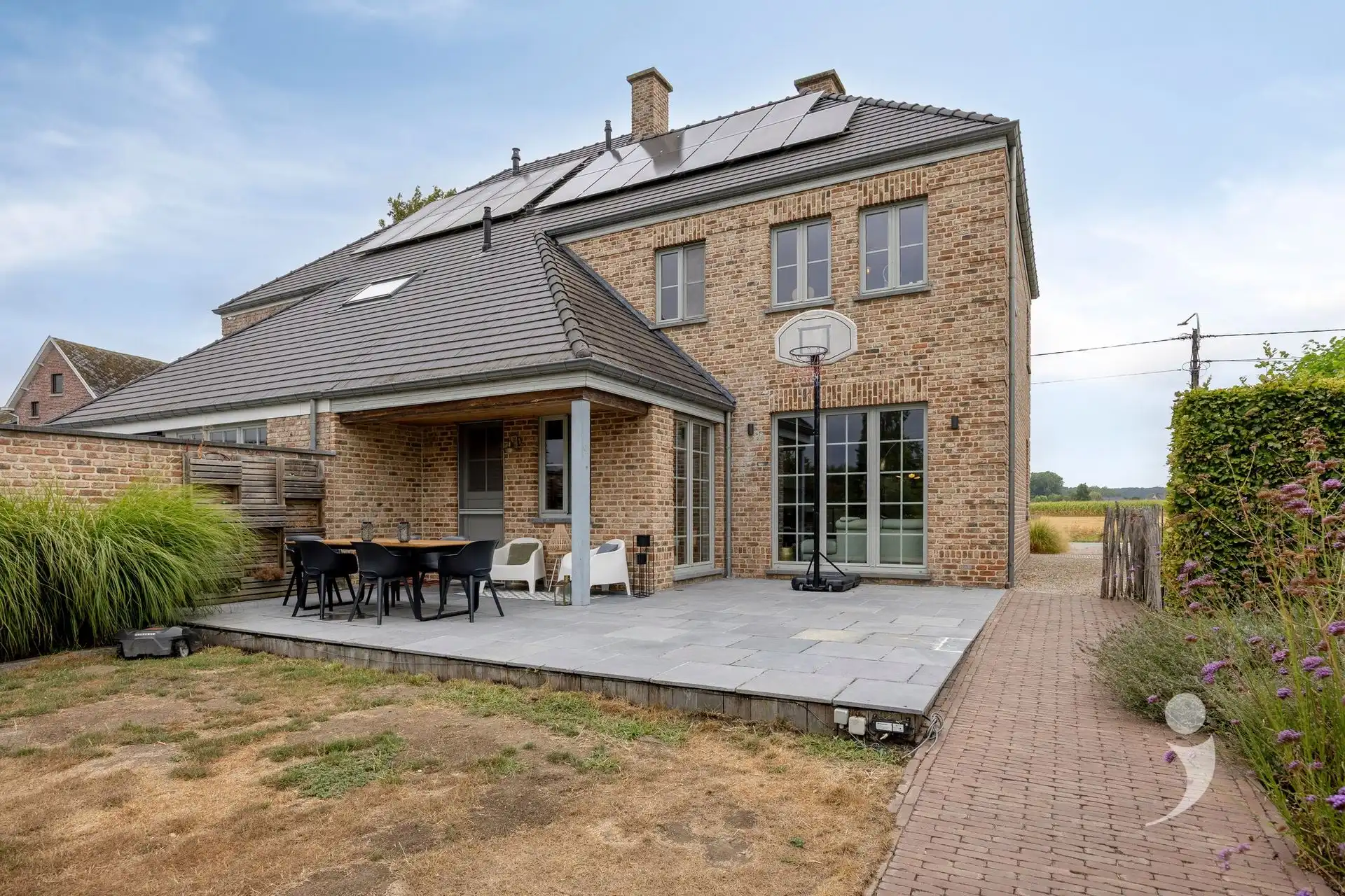 Landelijk gelegen en ruime eengezinswoning foto 18
