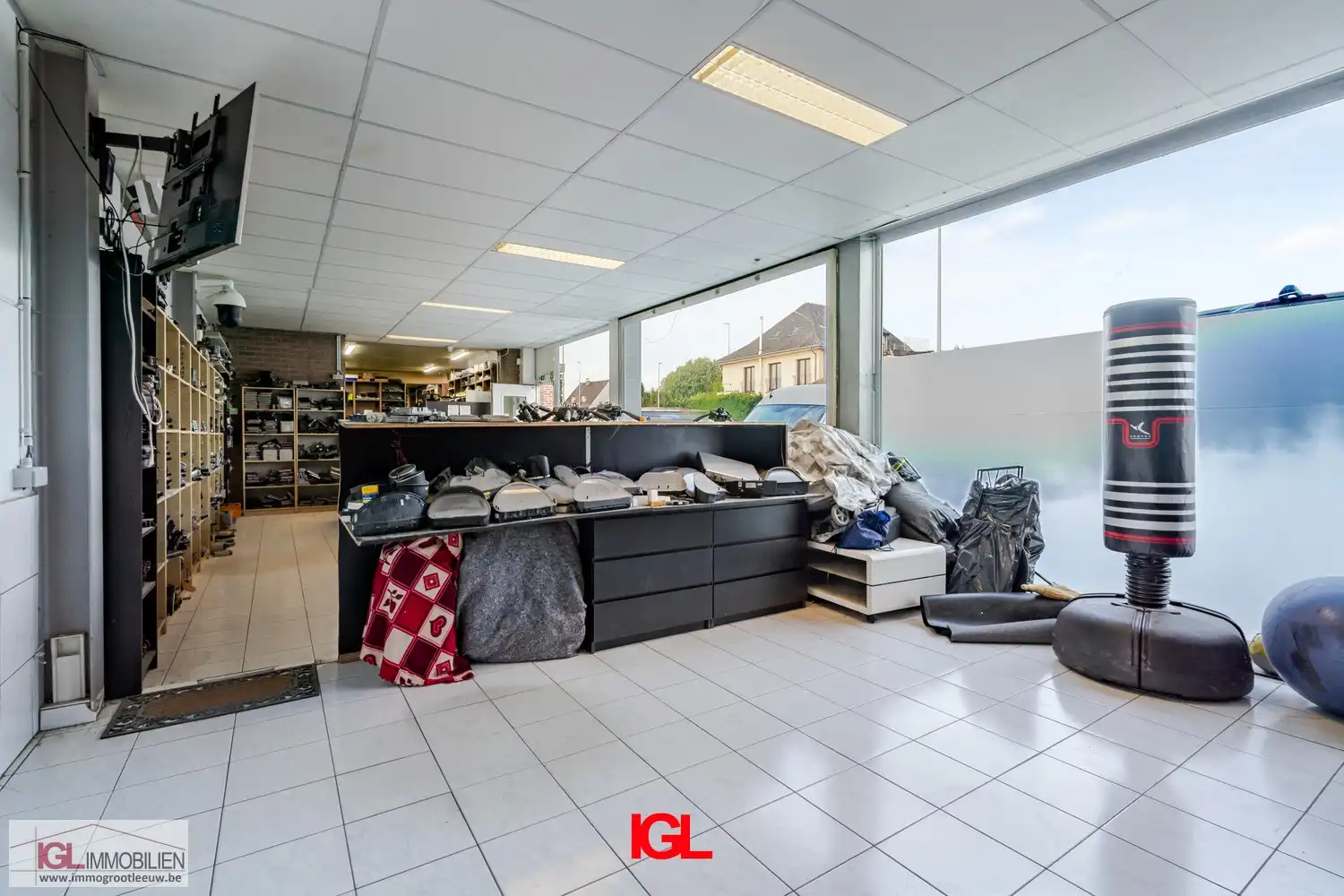 Handelspand met 2 handelsruimtes en 1 appartement te koop op AAA locatie foto 13