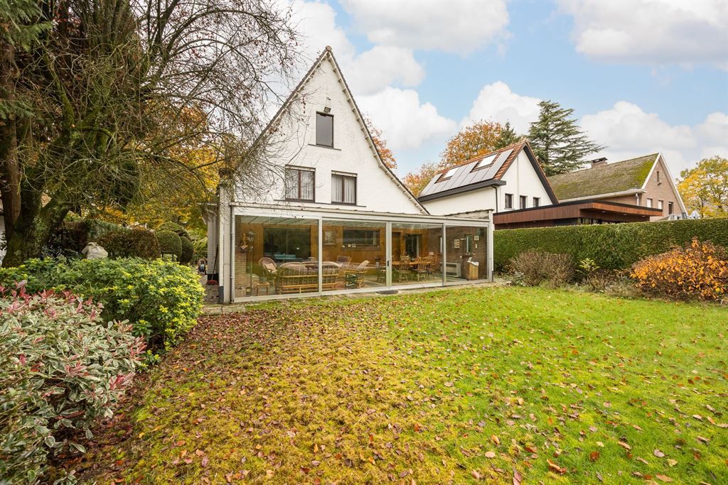 Te renoveren charmante villa met zwembad foto 16