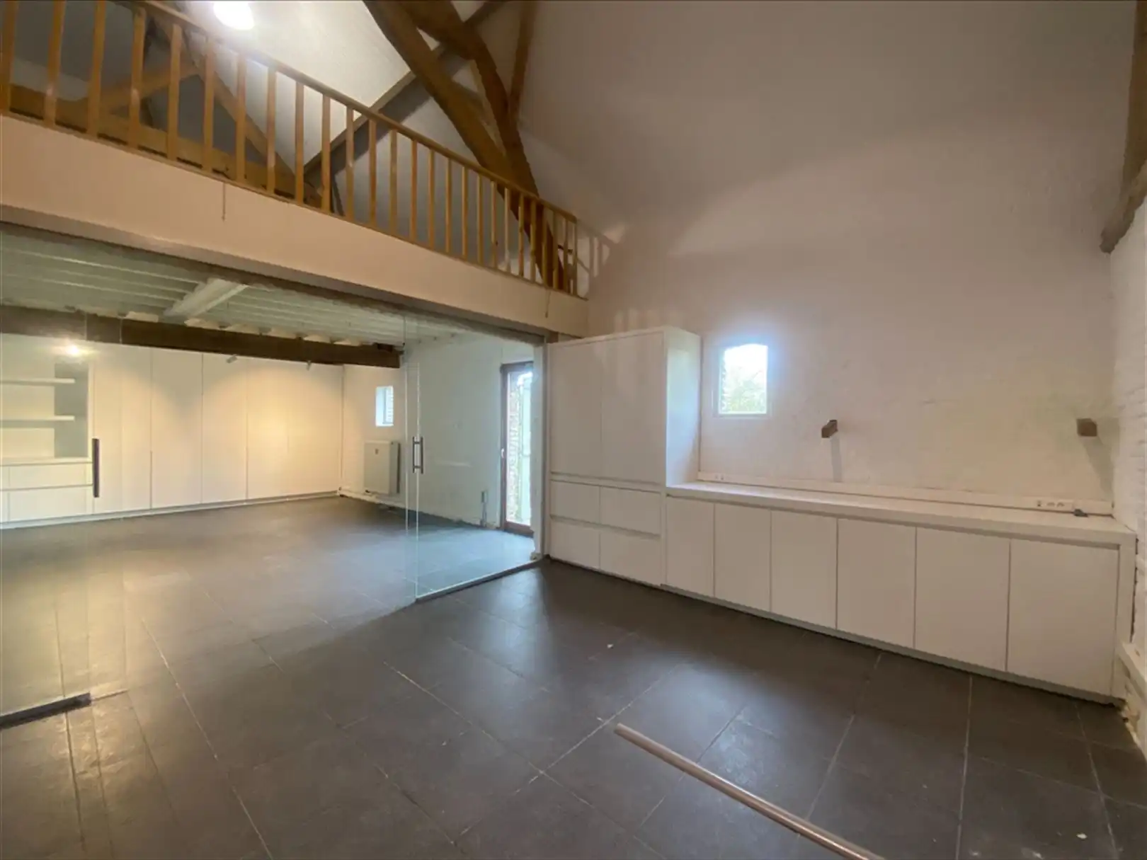 Karaktervolle kantoren in gerenoveerde hoeve vlakbij R4 foto 7