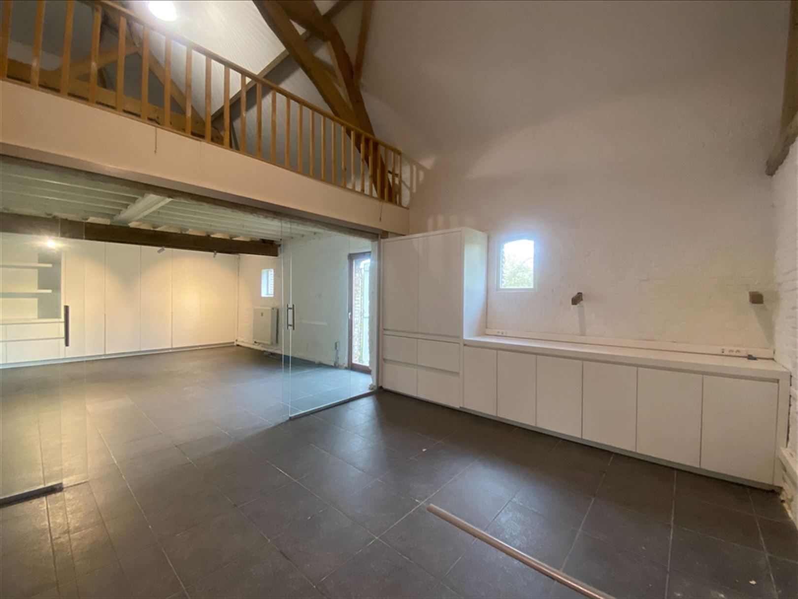 Karaktervolle kantoren in gerenoveerde hoeve vlakbij R4 foto 7