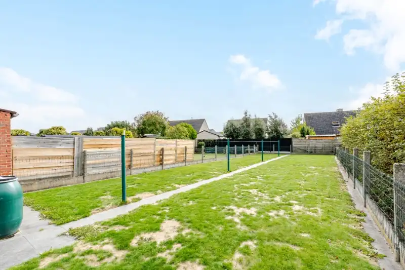 Ruime halfopen woning met potentieel foto 14
