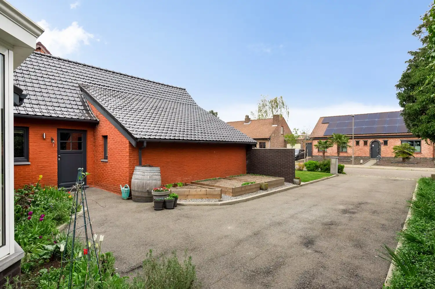 Instapklare laagbouwwoning met zonnige tuin in rustige straat te Hoevenen foto 20