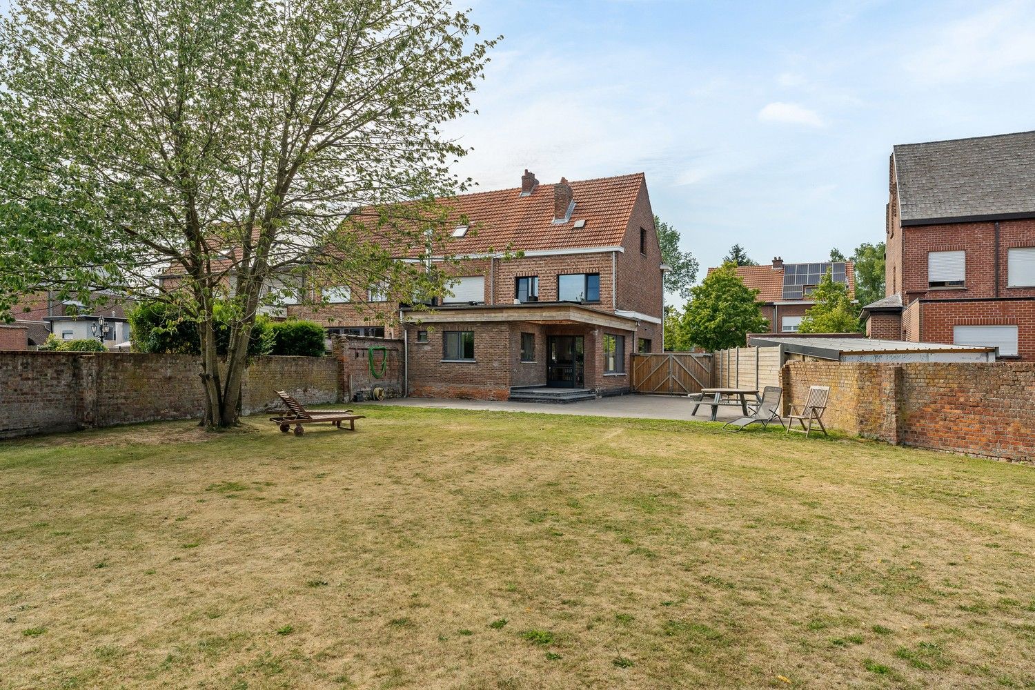 Deels gerenoveerde woning met 5 slpkrs en grote omheinde tuin foto 23