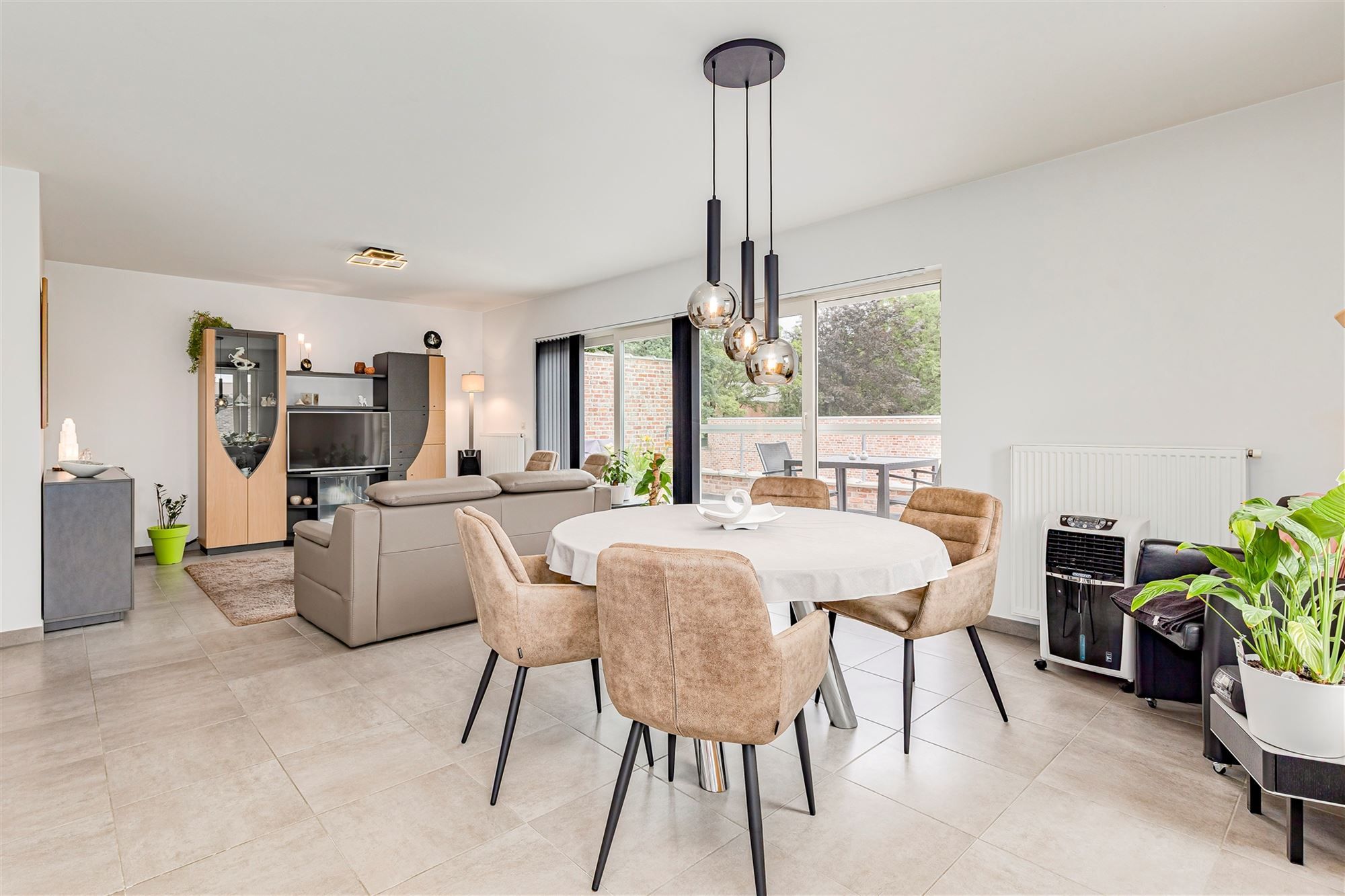 Lichtrijk appartement met 2 slpk en terras in Bazel foto {{pictureIndex}}