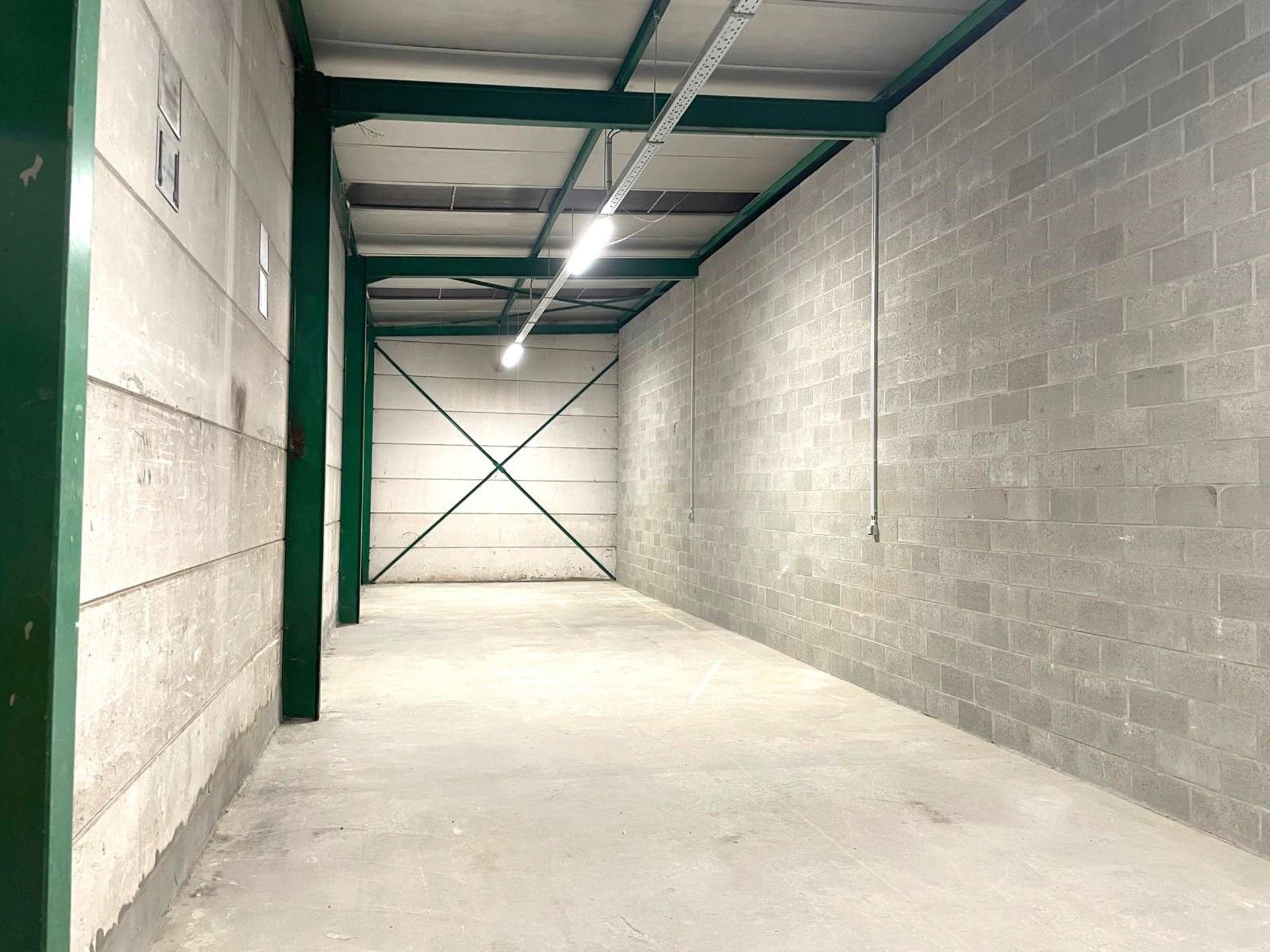 Goed gelegen magazijn/opslagplaats van 95 m²  foto 2