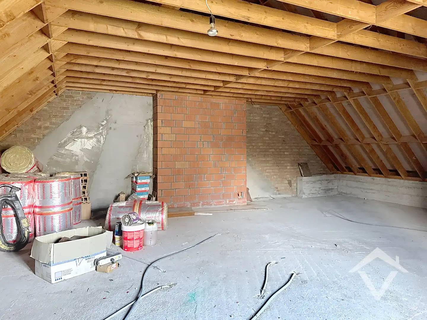 Alleenstaande woning met naastliggend stuk bouwgrond en weide te Eernegem foto 23
