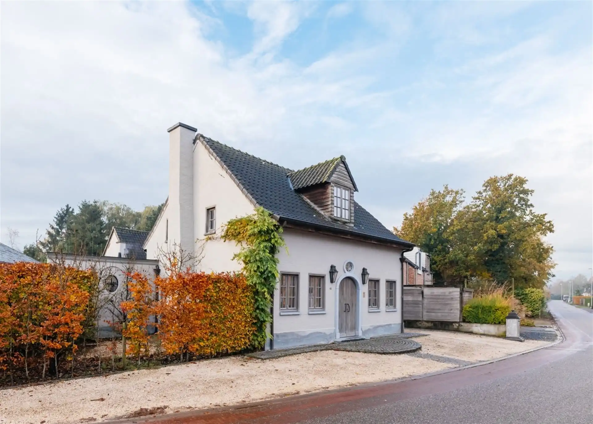 Charmante, hoogwaardig afgewerkte woning in een woonwijk. foto 30