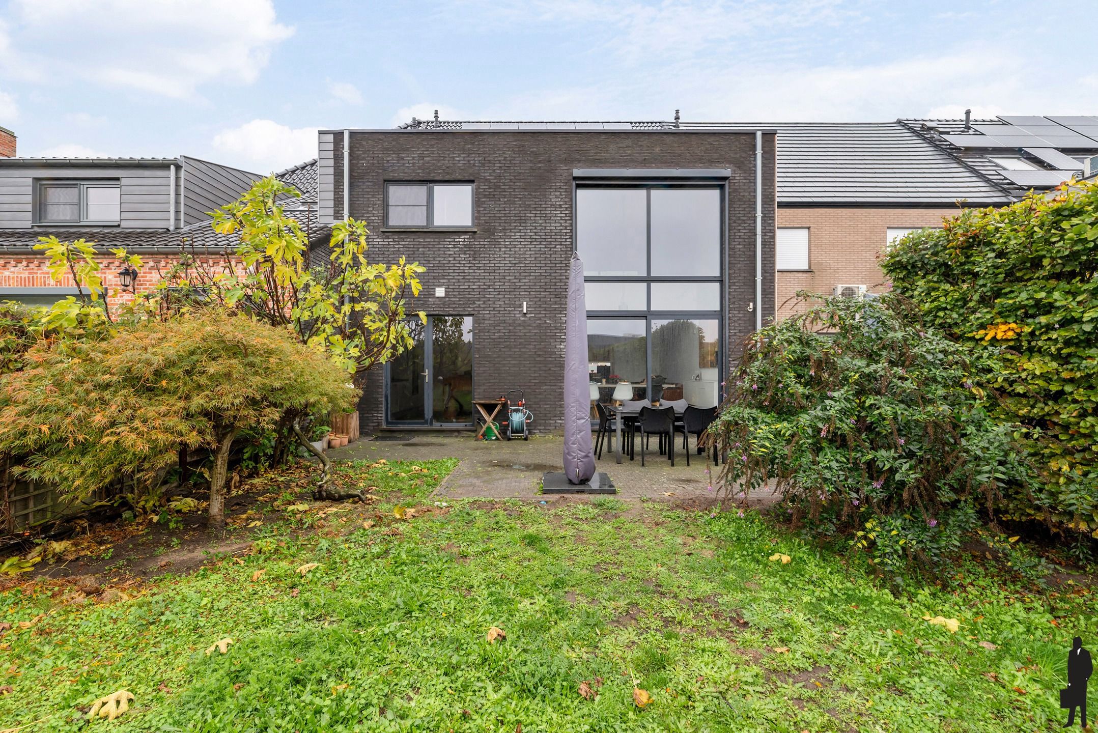 Ruime, energiezuinige woning (EPC A) met 5 slks en bureau in rustige doodlopende straat op 432 m² foto 2