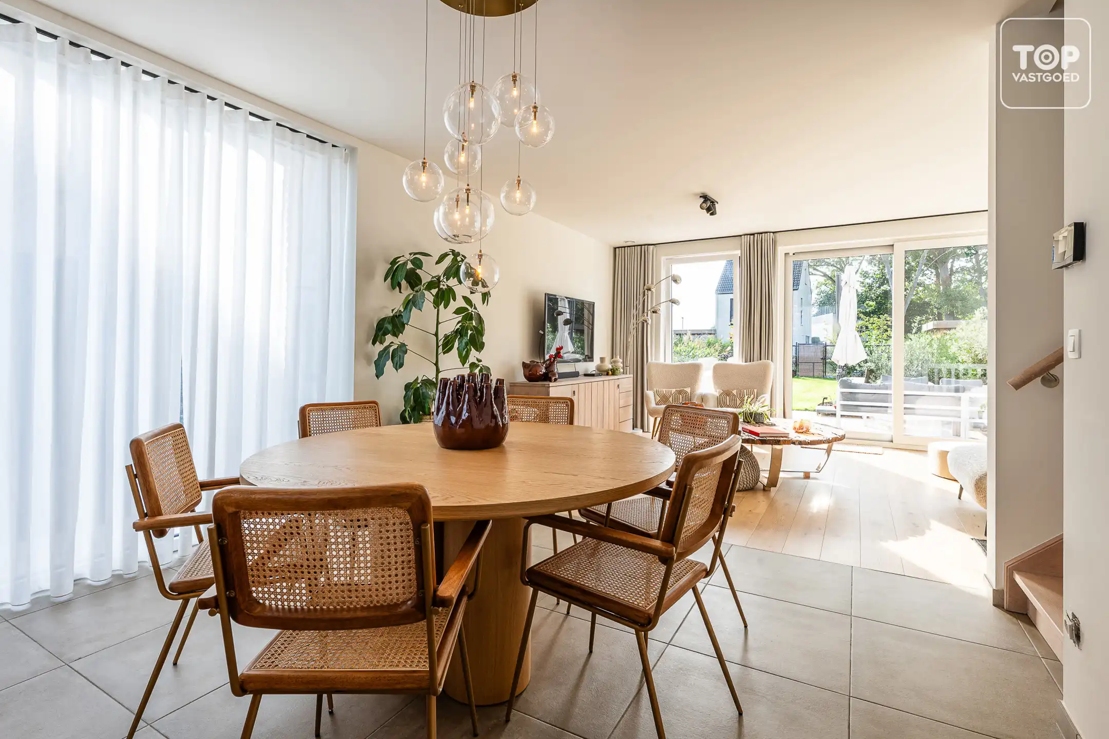 Nieuwbouwwoning met 4 slaapkamers, tuin en carport  foto 8